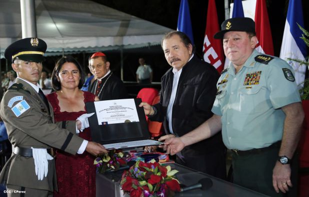 Daniel y Rosario presiden graduación de cadetes del Ejército