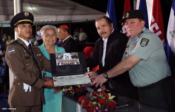 Daniel y Rosario presiden graduación de cadetes del Ejército