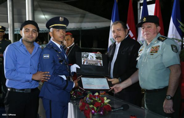 Daniel y Rosario presiden graduación de cadetes del Ejército