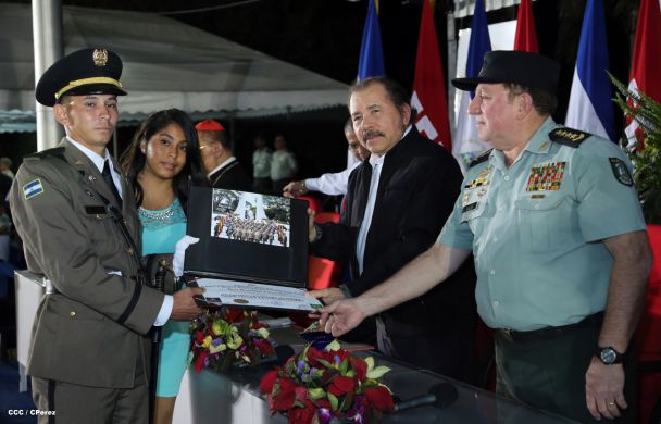 Daniel y Rosario presiden graduación de cadetes del Ejército