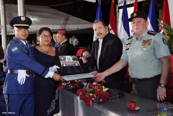 Daniel y Rosario presiden graduación de cadetes del Ejército