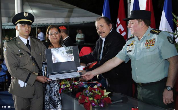 Daniel y Rosario presiden graduación de cadetes del Ejército