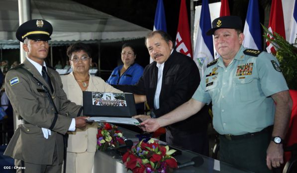 Daniel y Rosario presiden graduación de cadetes del Ejército