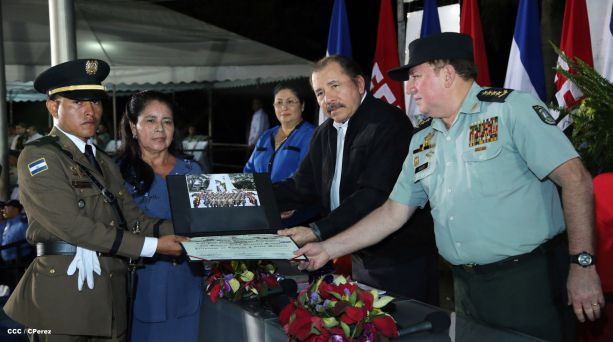 Daniel y Rosario presiden graduación de cadetes del Ejército