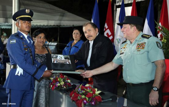Daniel y Rosario presiden graduación de cadetes del Ejército