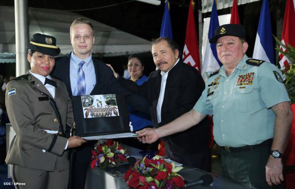 Daniel y Rosario presiden graduación de cadetes del Ejército