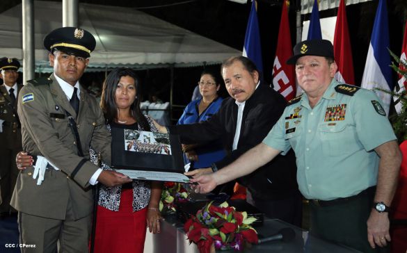 Daniel y Rosario presiden graduación de cadetes del Ejército
