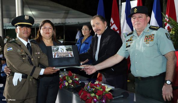 Daniel y Rosario presiden graduación de cadetes del Ejército