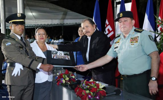 Daniel y Rosario presiden graduación de cadetes del Ejército