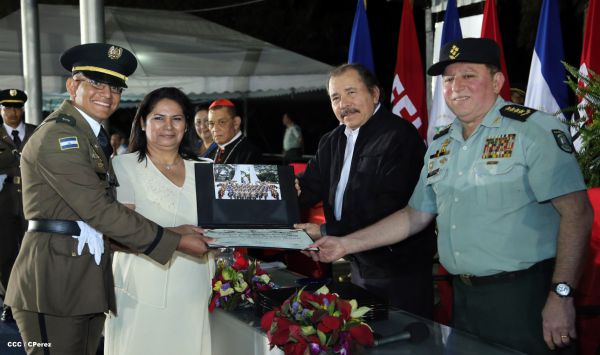 Daniel y Rosario presiden graduación de cadetes del Ejército
