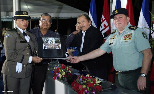 Daniel y Rosario presiden graduación de cadetes del Ejército
