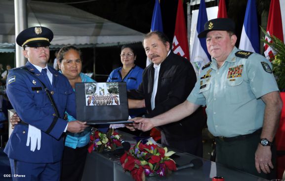 Daniel y Rosario presiden graduación de cadetes del Ejército