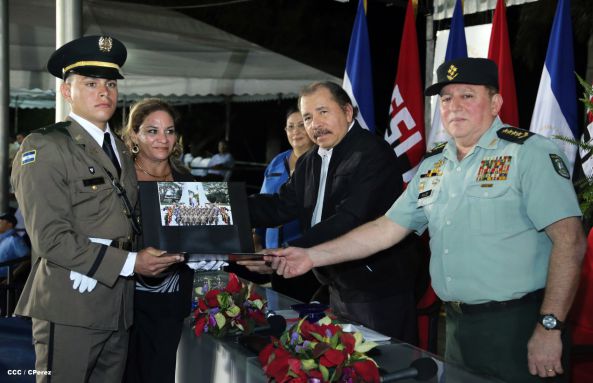 Daniel y Rosario presiden graduación de cadetes del Ejército