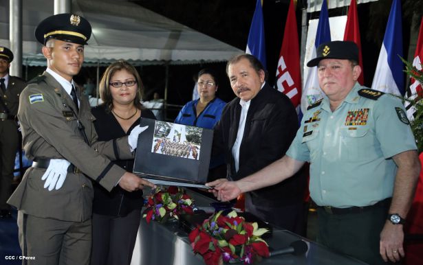 Daniel y Rosario presiden graduación de cadetes del Ejército