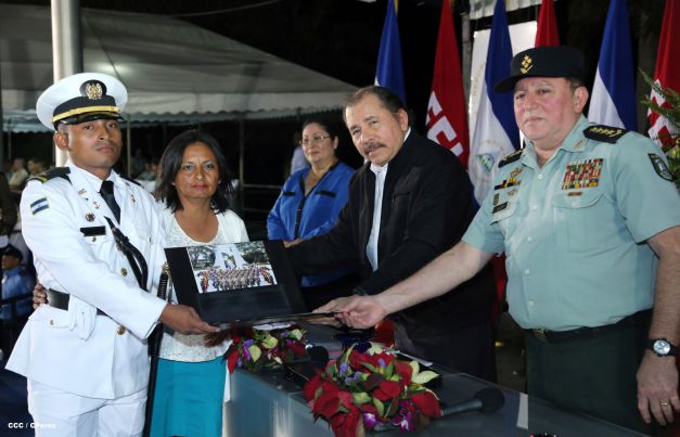 Daniel y Rosario presiden graduación de cadetes del Ejército