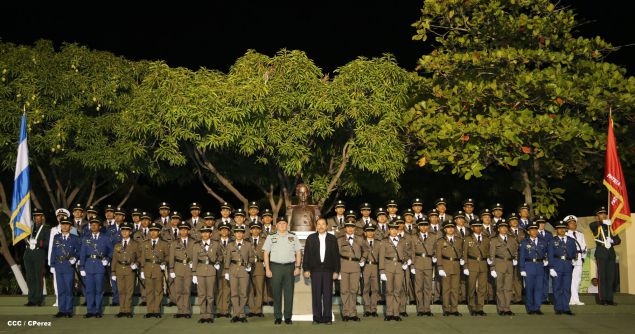 Daniel y Rosario presiden graduación de cadetes del Ejército
