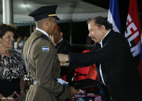 Daniel y Rosario presiden graduación de cadetes del Ejército