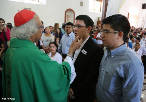 Cardenal Brenes celebra 90 Confirmaciones en Tipitapa