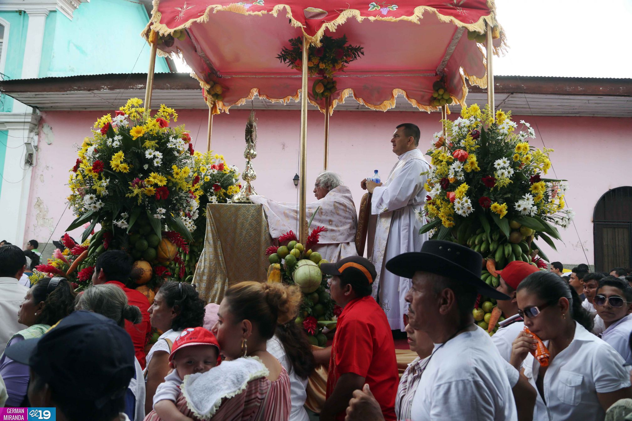 Fieles católicos de Masaya festejan solemne procesión de Cristo Rey