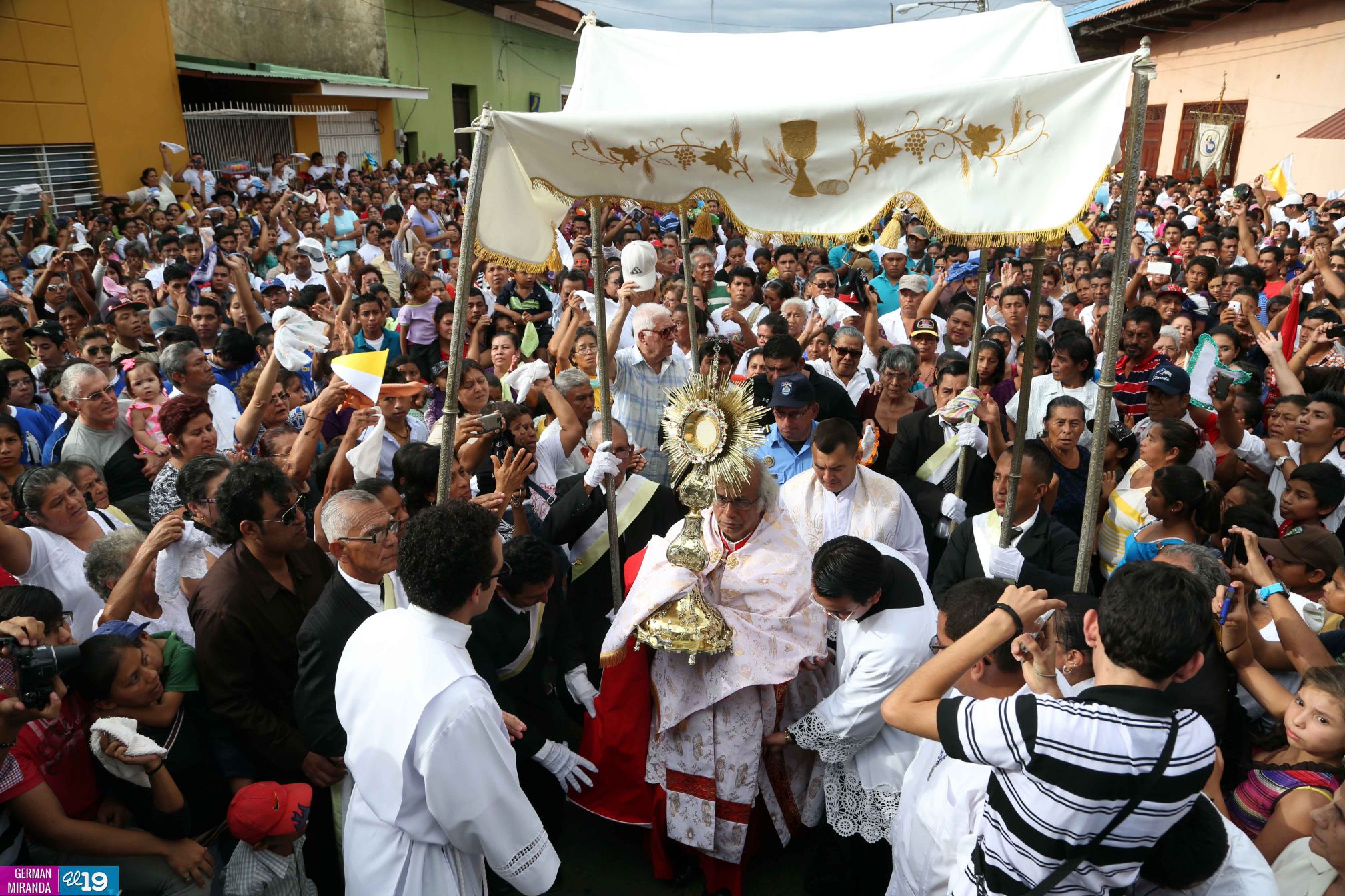 Fieles católicos de Masaya festejan solemne procesión de Cristo Rey
