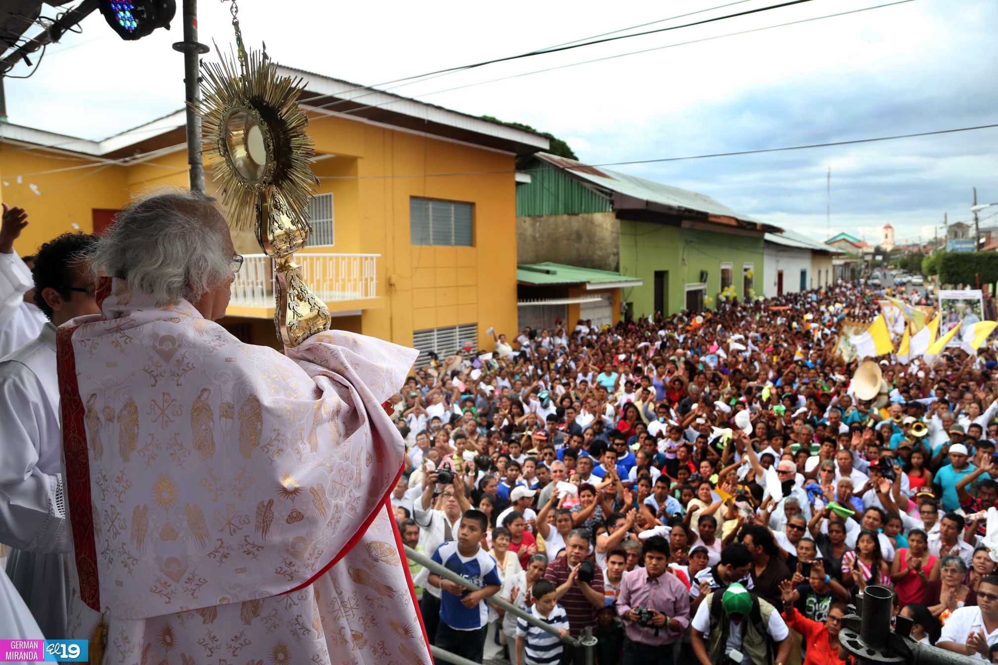 Fieles católicos de Masaya festejan solemne procesión de Cristo Rey
