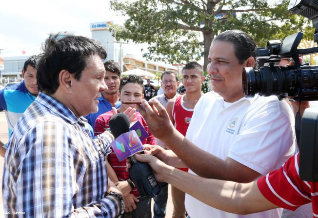 Recorrido de Roberto "Mano de Piedra" Durán por Managua