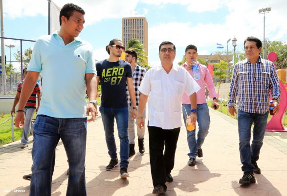 Recorrido de Roberto "Mano de Piedra" Durán por Managua