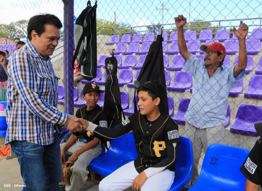 Recorrido de Roberto "Mano de Piedra" Durán por Managua
