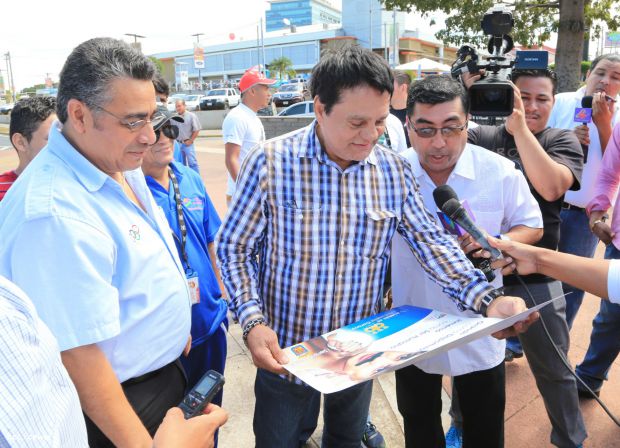 Recorrido de Roberto "Mano de Piedra" Durán por Managua