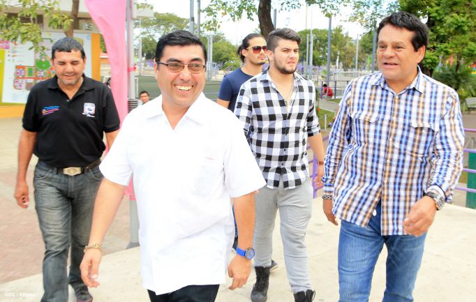 Recorrido de Roberto "Mano de Piedra" Durán por Managua