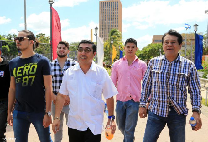 Recorrido de Roberto "Mano de Piedra" Durán por Managua