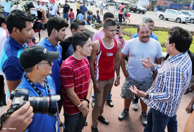 Recorrido de Roberto "Mano de Piedra" Durán por Managua