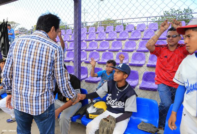 Recorrido de Roberto "Mano de Piedra" Durán por Managua