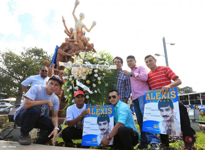 Recorrido de Roberto "Mano de Piedra" Durán por Managua