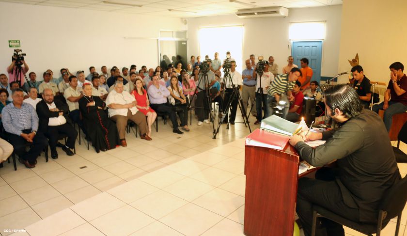 Celebran los 89 años del Cardenal Miguel