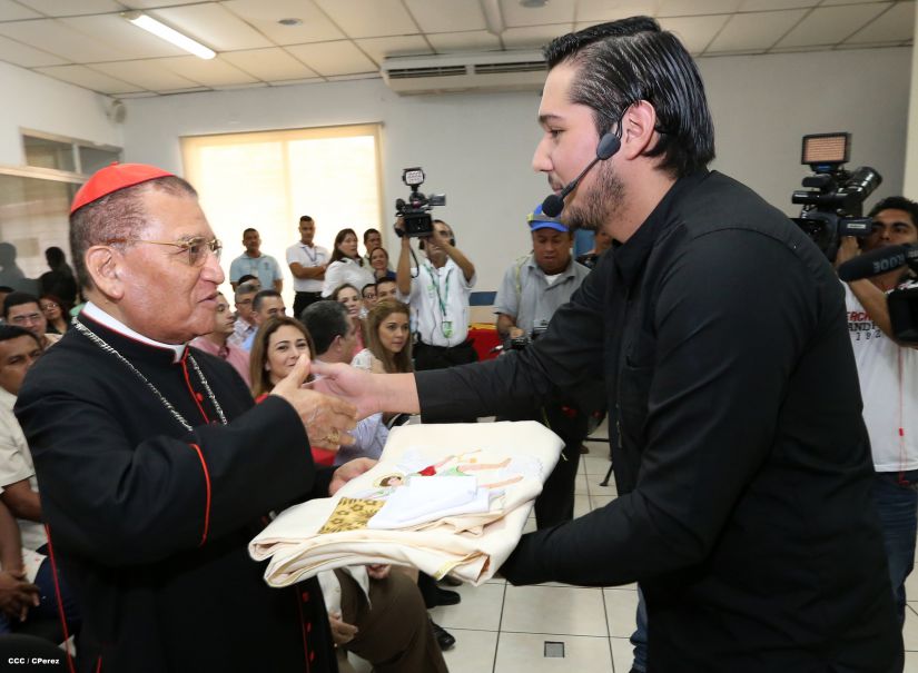 Celebran los 89 años del Cardenal Miguel