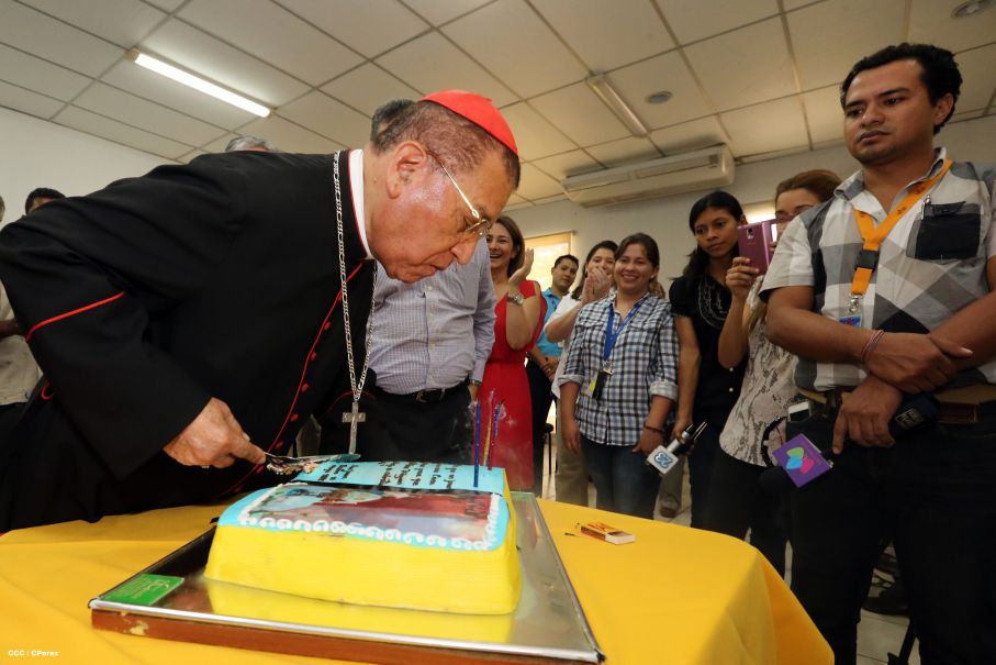 Celebran los 89 años del Cardenal Miguel