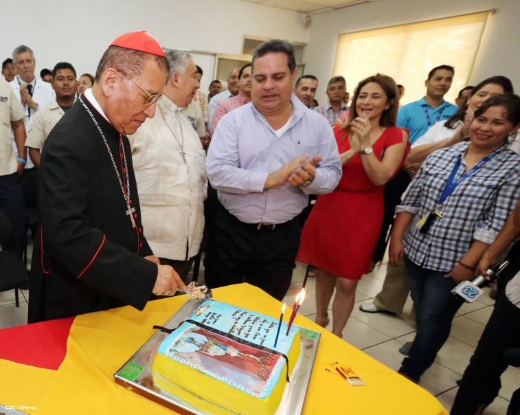Celebran los 89 años del Cardenal Miguel