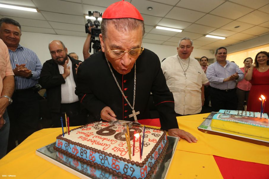 Celebran los 89 años del Cardenal Miguel