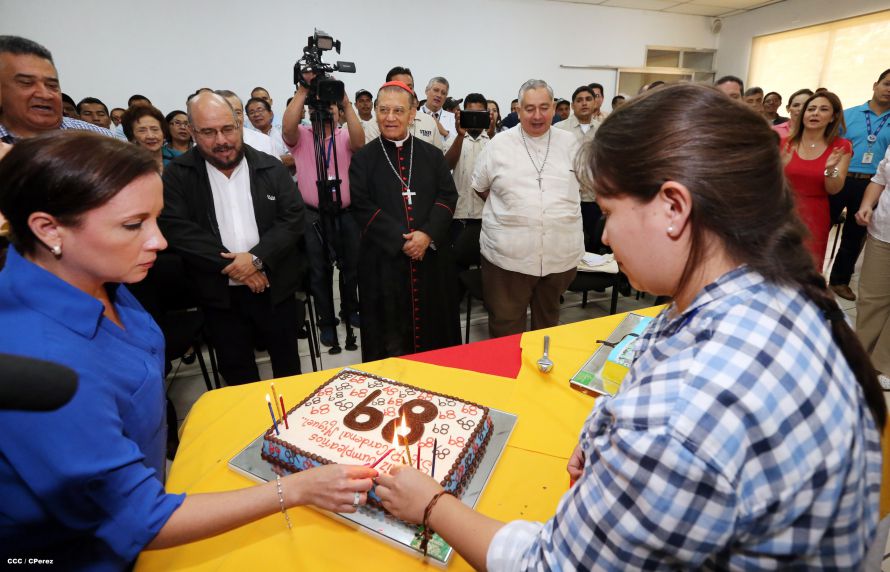 Celebran los 89 años del Cardenal Miguel