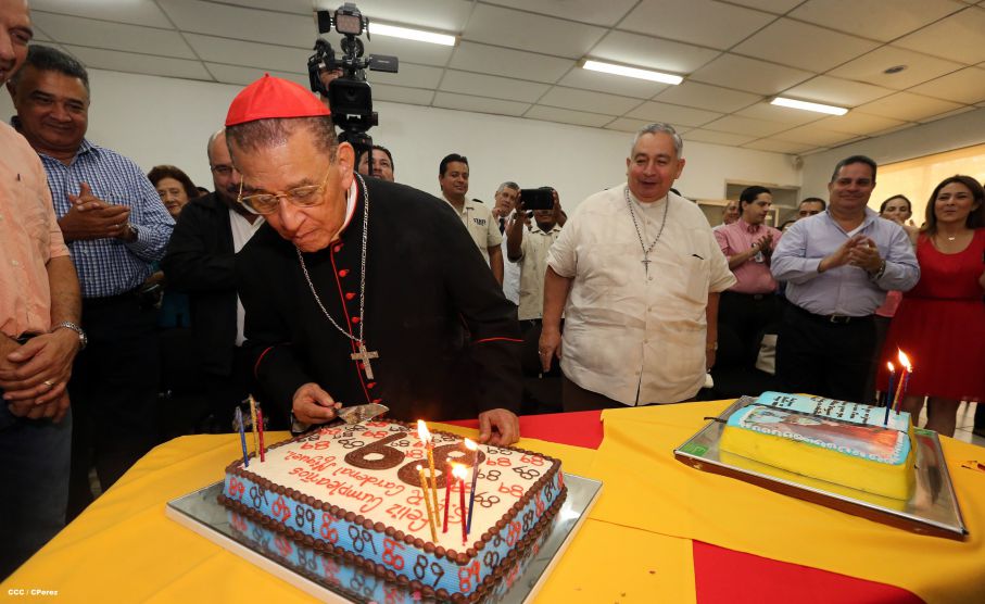 Celebran los 89 años del Cardenal Miguel