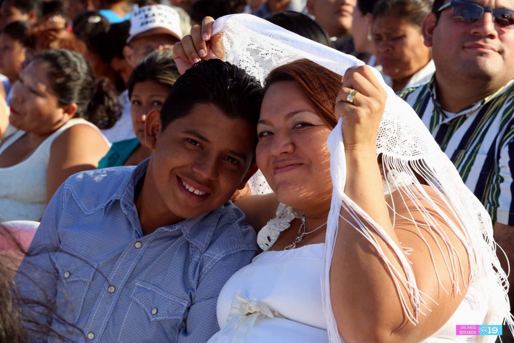 400 parejas se dan el “sí acepto” en boda masiva de Tu Nueva Radio Ya