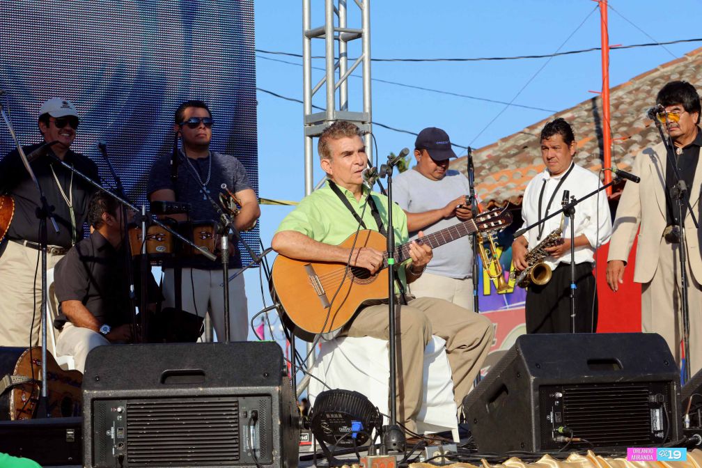 400 parejas se dan el “sí acepto” en boda masiva de Tu Nueva Radio Ya