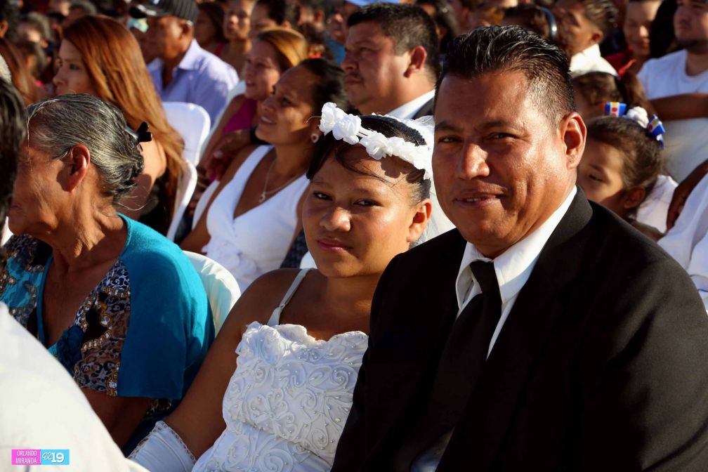 400 parejas se dan el “sí acepto” en boda masiva de Tu Nueva Radio Ya