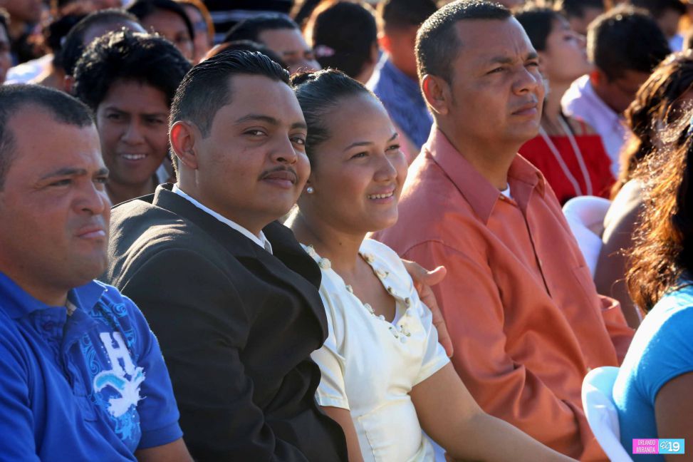 400 parejas se dan el “sí acepto” en boda masiva de Tu Nueva Radio Ya