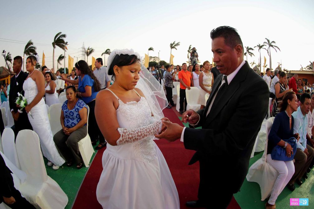 400 parejas se dan el “sí acepto” en boda masiva de Tu Nueva Radio Ya