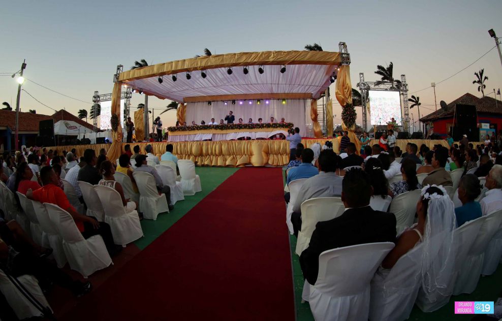 400 parejas se dan el “sí acepto” en boda masiva de Tu Nueva Radio Ya