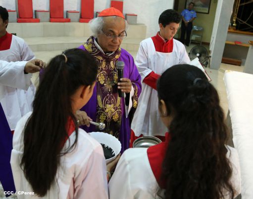 Cardenal Brenes oficia Misa por Miércoles de Ceniza