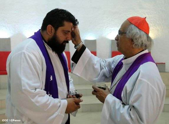 Cardenal Brenes oficia Misa por Miércoles de Ceniza