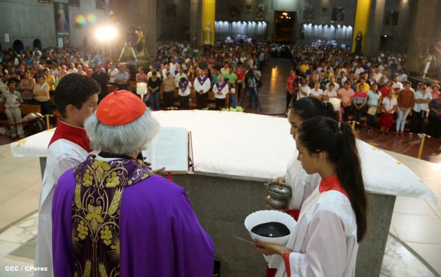 Cardenal Brenes oficia Misa por Miércoles de Ceniza
